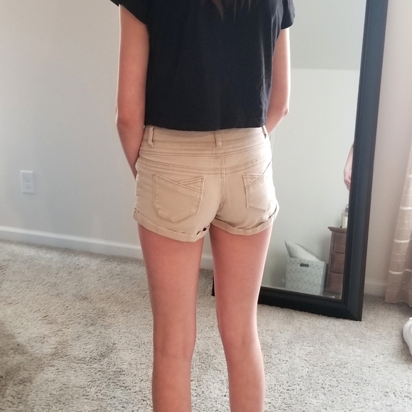 Shorts - Picture 2 of 4